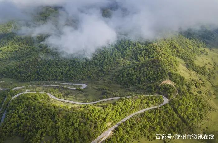 关山草原荣获“丝绸之路·神奇西北”100处摄影的称号_百科TA说