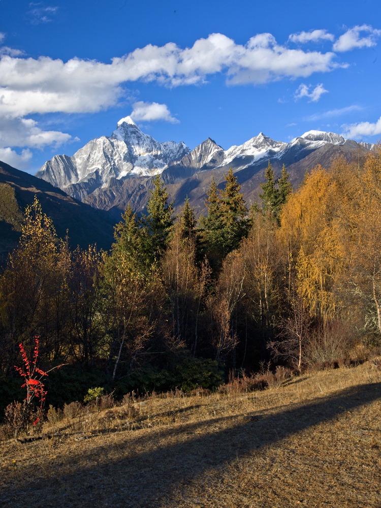  p>皇后山景区的所在地连山素有"九山半水半分田"之称,享有"岭南壮瑶