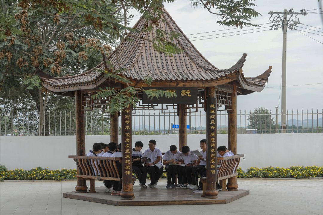  p>北镇市高级中学(beizhen senior high school)是辽宁省重点中学,省
