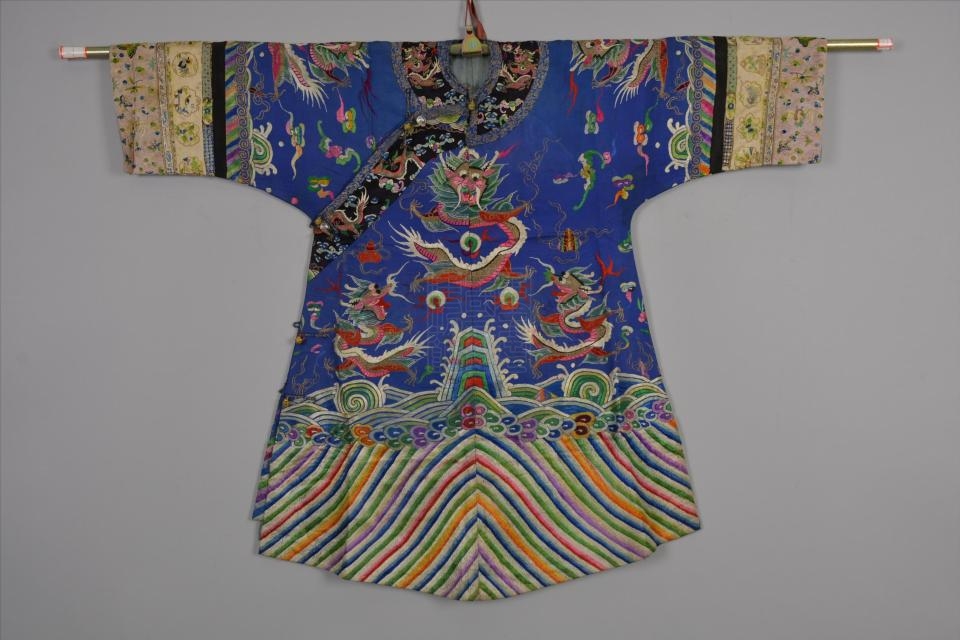 清蓝绸平金绣女蟒袍