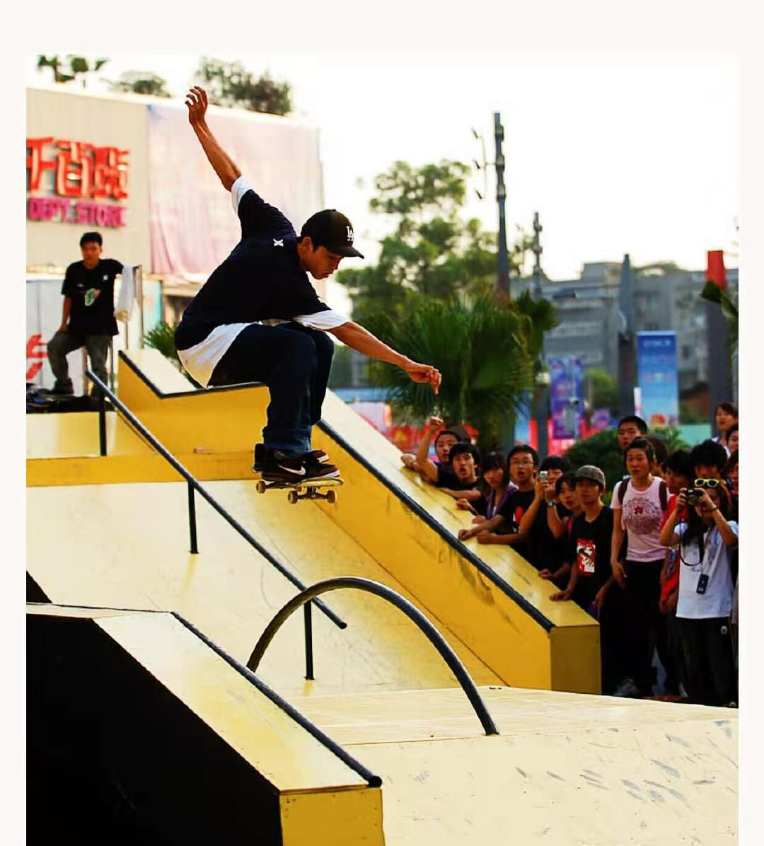  p data-id="go4950ek39">李翔,1990年4月25日出生于四川成都,中国