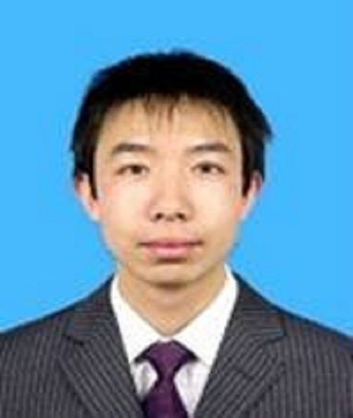 男 ,中国国籍,中共党员,硕士研究生,经济师,甘肃省华亭县人 ,兰州