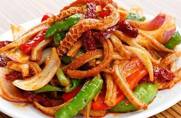 酥炸牛肚配洋葱番茄汁