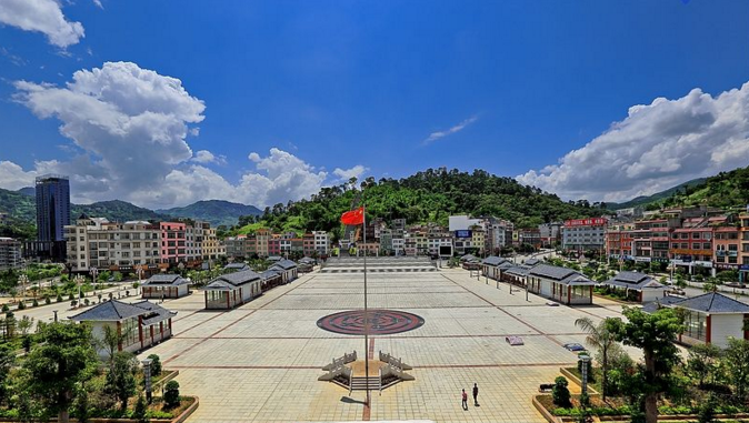  p>隆林各族自治县隶属于中华人民共和国 a target="_blank" href="