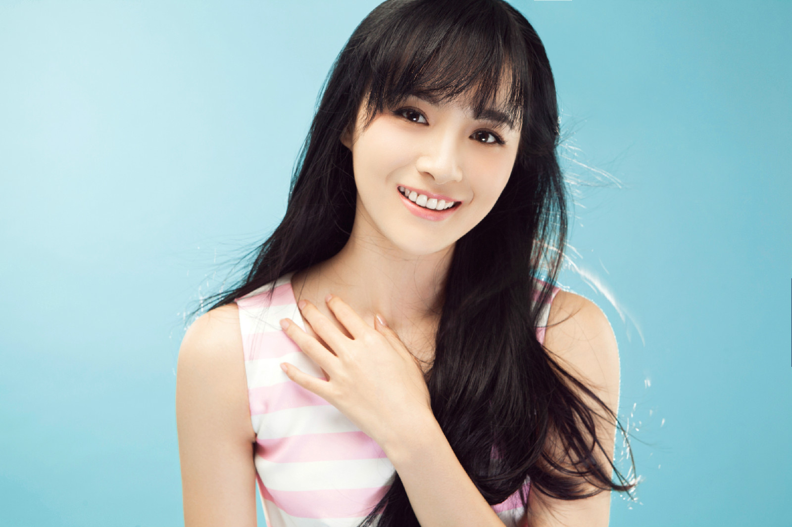  p>李依伊,1992年7月7日出生于江西省九江市,中国内地女演员,毕业于