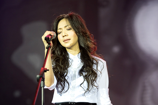 名林万芳,1968年7月6日出生于台湾省,中国台湾流行乐女歌手,影视演员