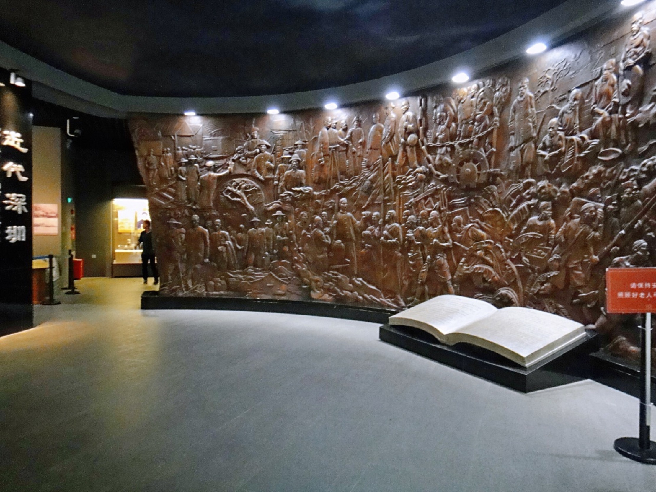  p>深圳博物馆位于 a target="_blank" href="/item/广东省/132473"