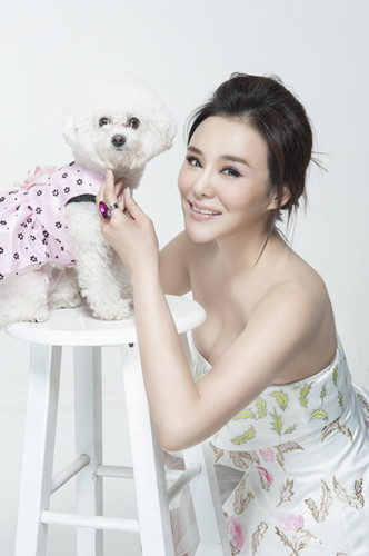 郑伊涵,原名郑宜涵,中国内地女演员,歌手,出生于北京西城区,毕业于