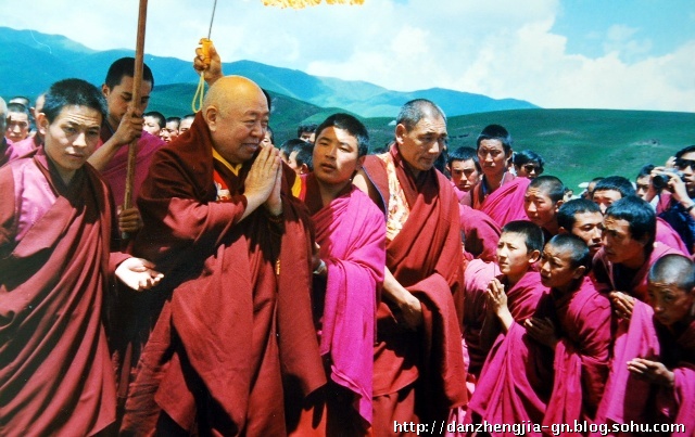 四大色持的第一位,贡唐仓第六世,历任甘肃省佛教协会副会长,中国佛教