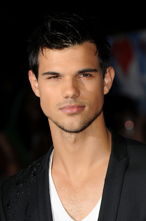  p>泰勒·洛特纳(taylor lautner),1992年2月11日出生于美国密歇根州