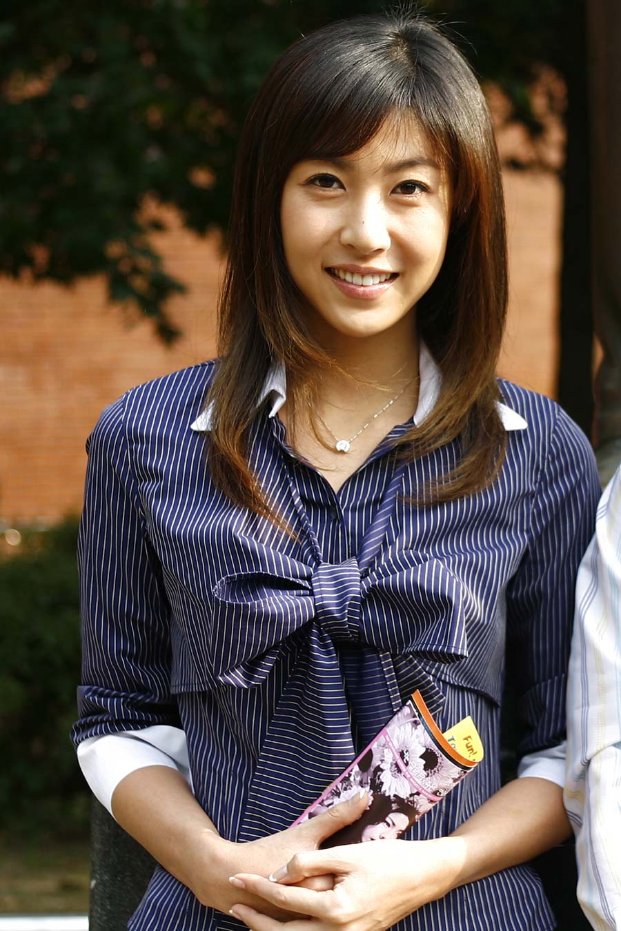  p>成贤娥,艺名a·one,出生于1975年7月23日,韩国影视女演员.