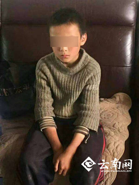 p>据媒体报道,烤生蛇充饥,采草药治病,自制捕鱼器……被父亲殴打后
