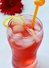 data-id="gnbklot0o4">果子露,在蒸馏水中加入果汁制成的饮料果子露是