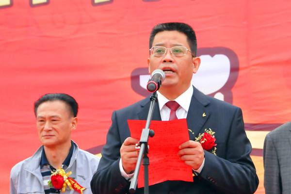 男,中共党员,现任福建省尤溪县第一中学校长,党支部书记