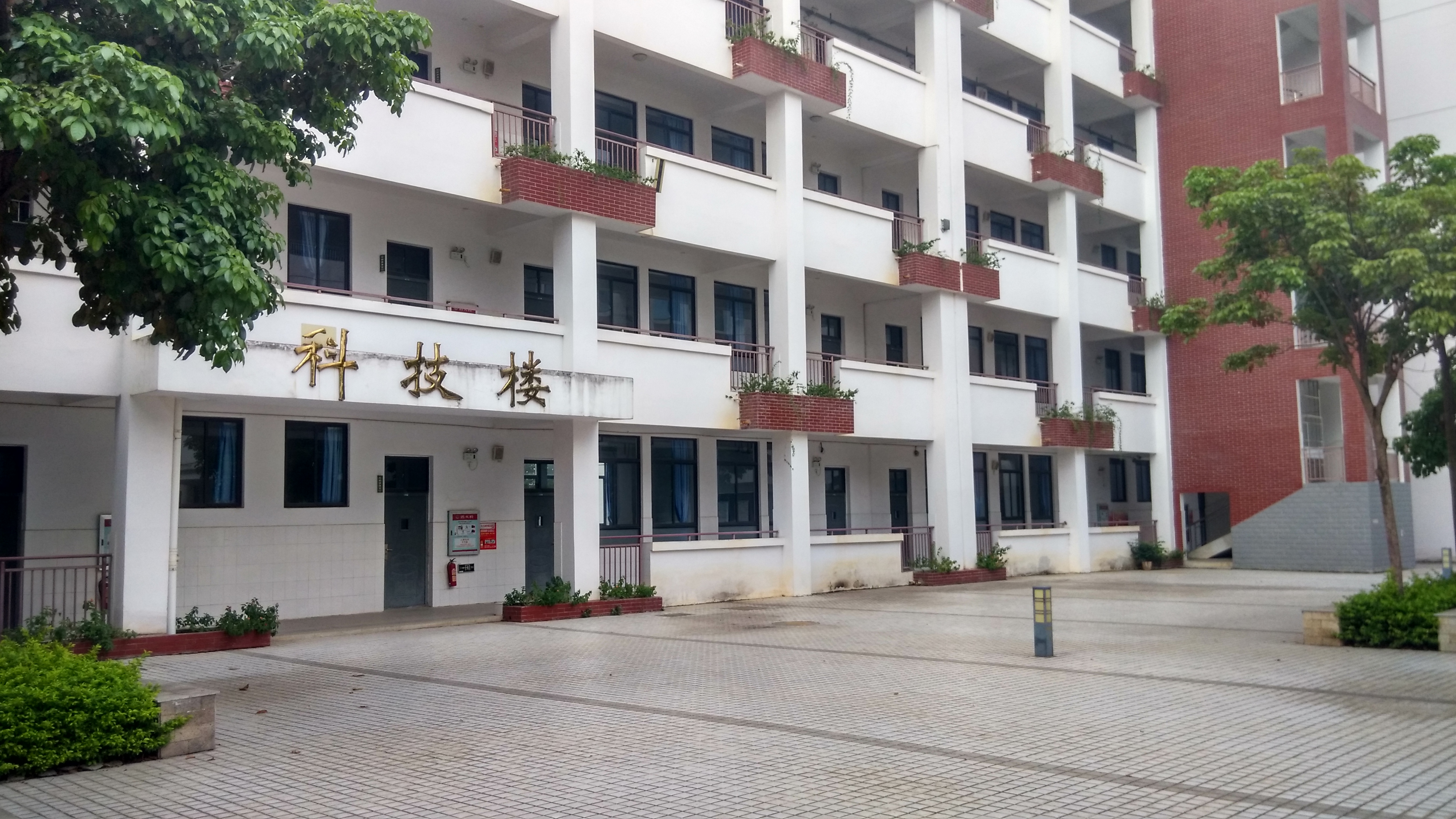  p>南宁市第八中学创办于1958年11月,位于中国广西壮族自治区 a href=