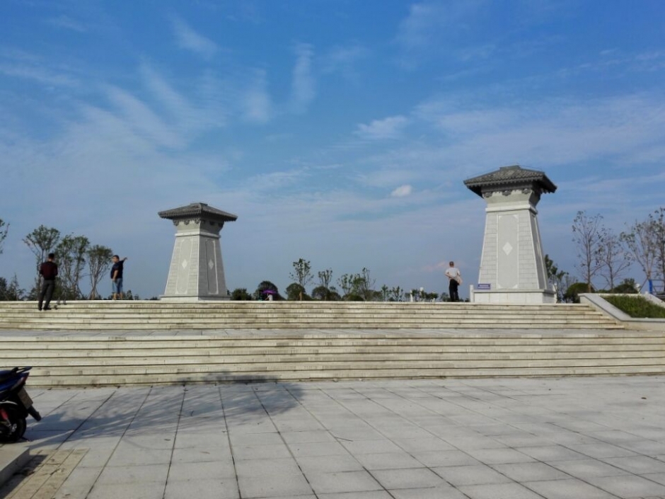  p>湖北谷城汉江国家湿地公园位于湖北省谷城县城关镇东,汉江以西,北