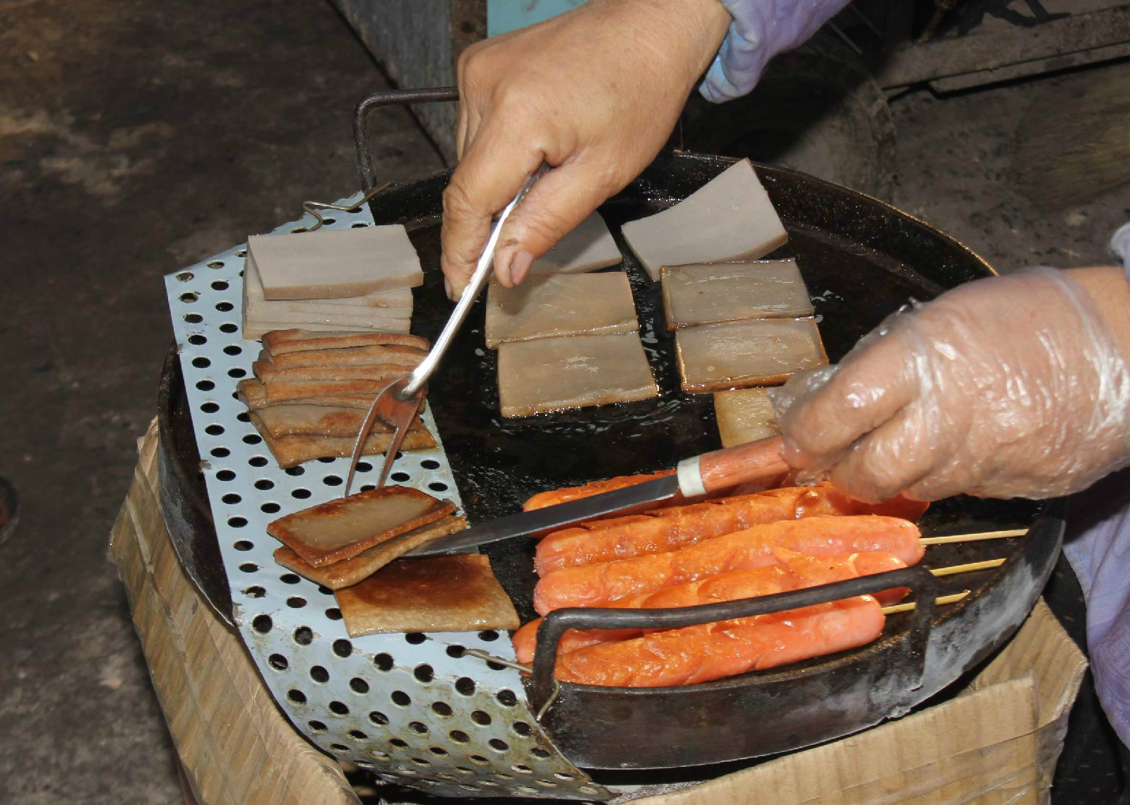 data-lemmaid="334665">邯郸 /a>武安特色小吃,煎灌肠街头小摊随处