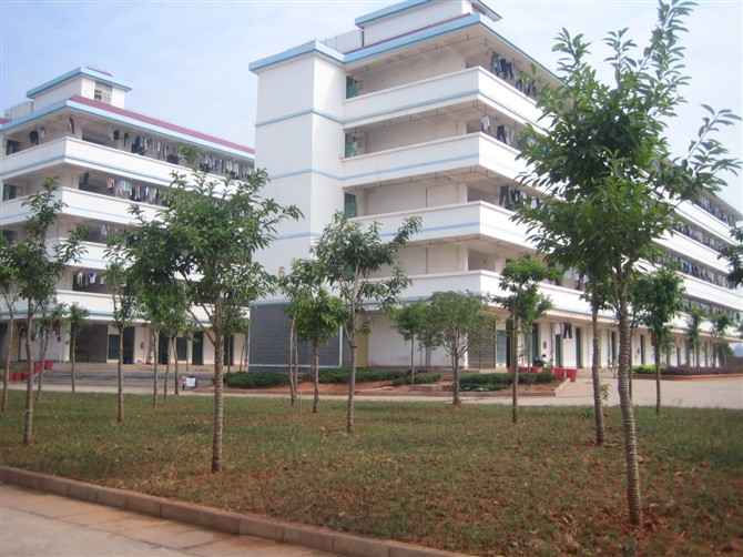  p>江西省南康中学是一所由南康市教育局主管的公立全日制普通高级