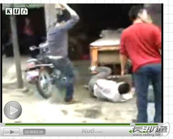  p>陆丰市小偷被打死是指2009年04月24日,陆丰碣石镇发生的郑某兄弟3
