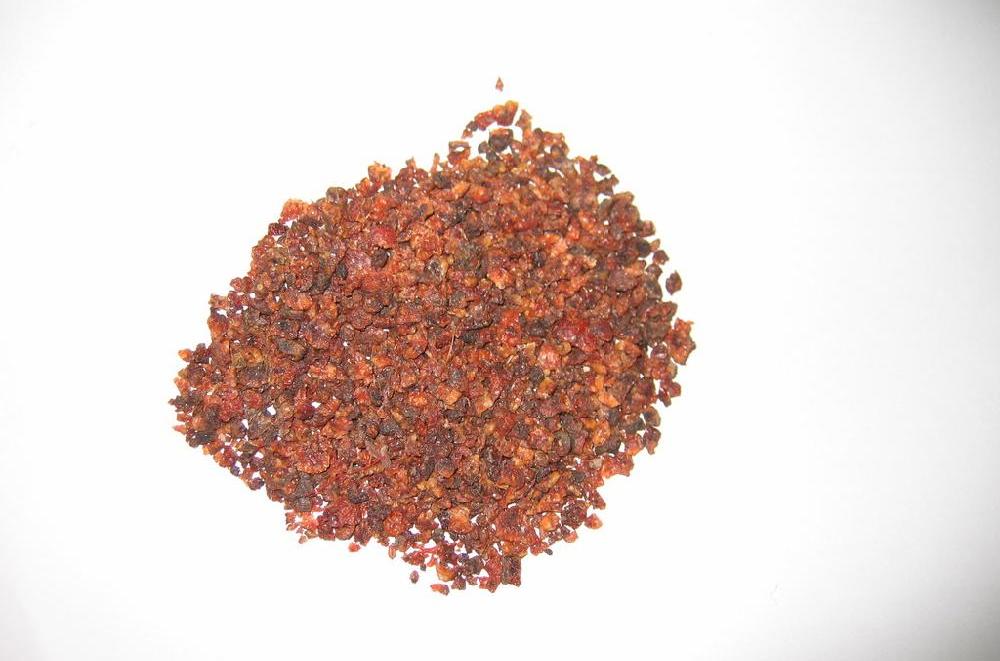  p>紫胶虫吸取寄主树树液后分泌出的紫色天然树脂.