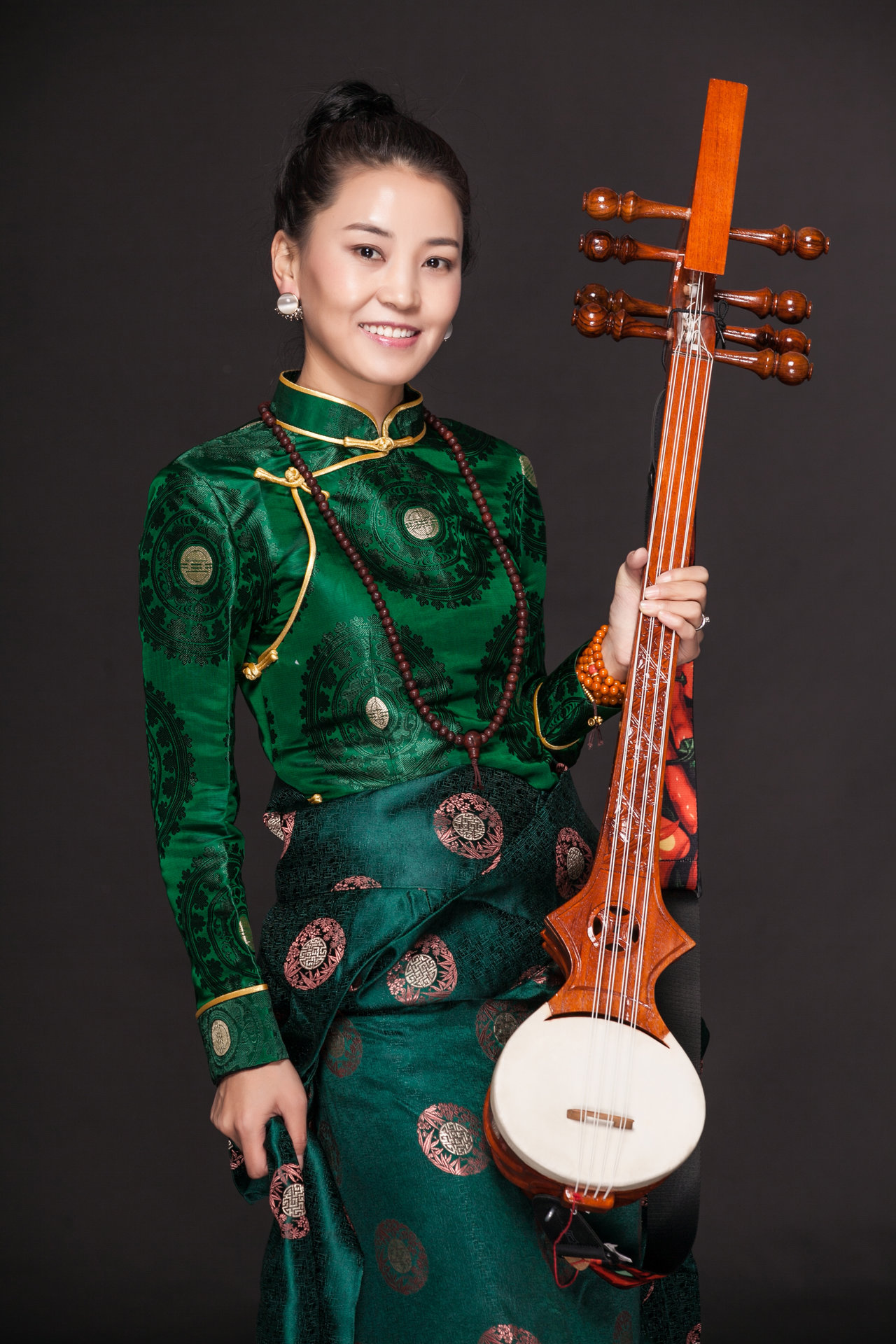  p data-id="go06hye73v">拉吉,歌手,出版专辑《青春的鲜花》,《金色