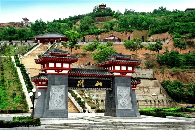 "古灵台位于甘肃 a target="_blank" href="/item/平凉市">平凉市 /a>