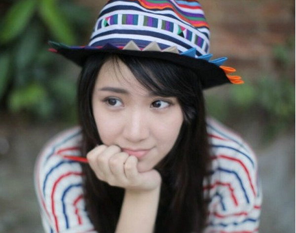  p data-id="go054c48rj">陈安妮 i>(别名:伟