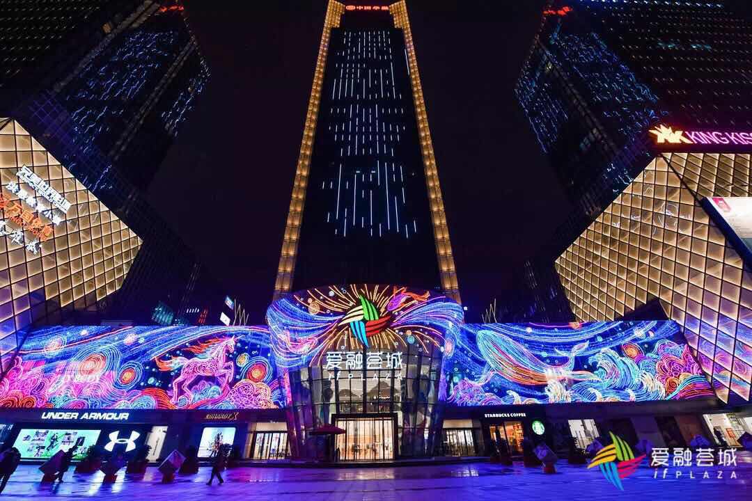 融荟城,位于重庆渝北区轨道冉家坝站,三轨交汇站点处,剧场式购物中心