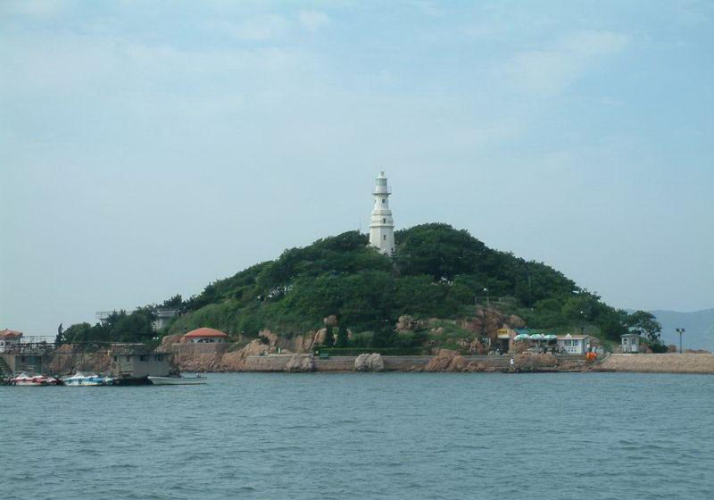  p>小青岛公园是山东省青岛市的标志性建筑,位于 a target="_blank"