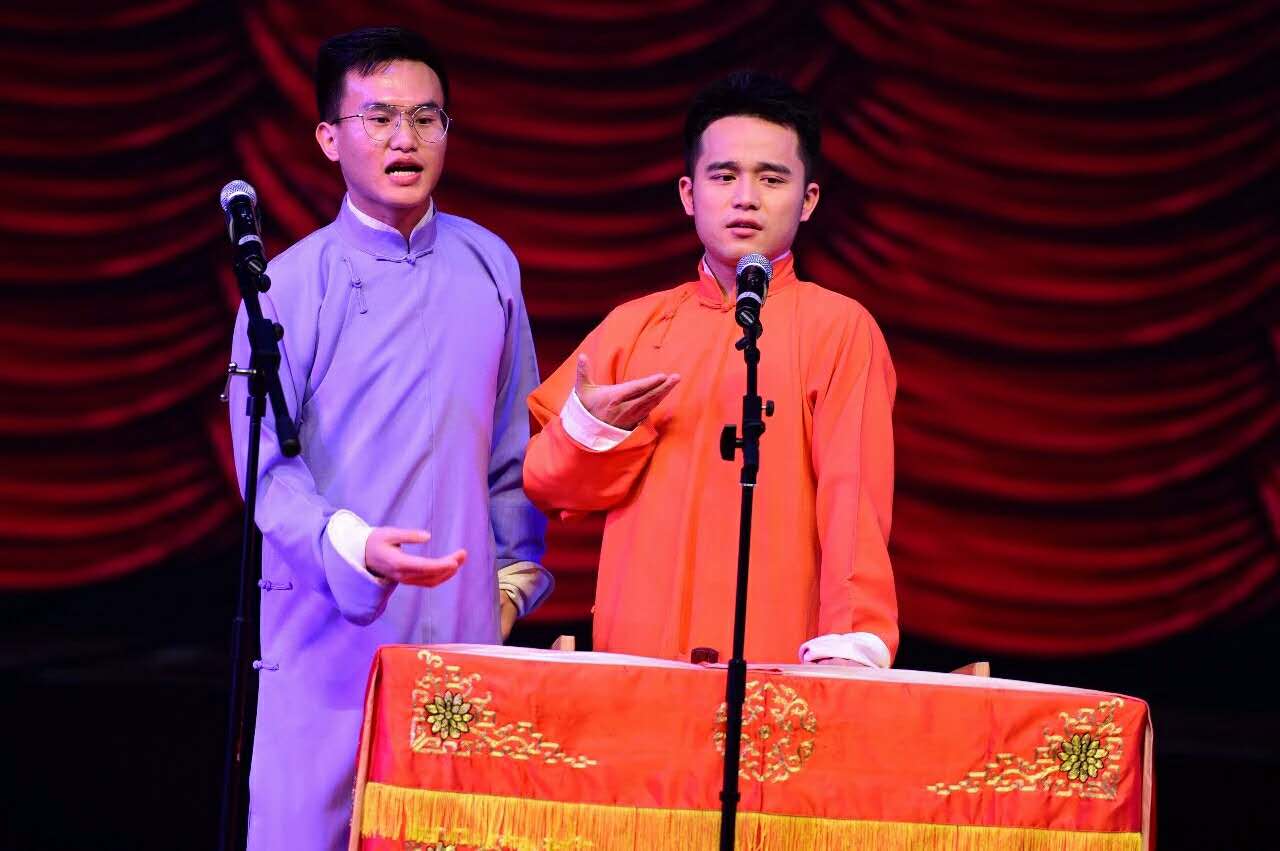  p>笑工场现在有两处"大本营":天心阁剧场每周五到周日晚演出;新湖南