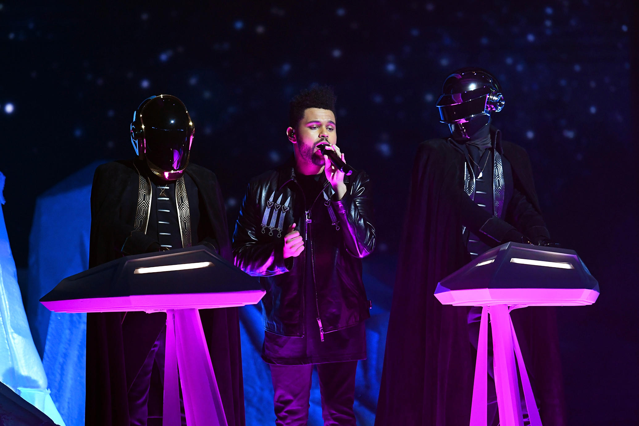  p>第59届格莱美奖(59th annual grammy awards)是由美国国家录音与