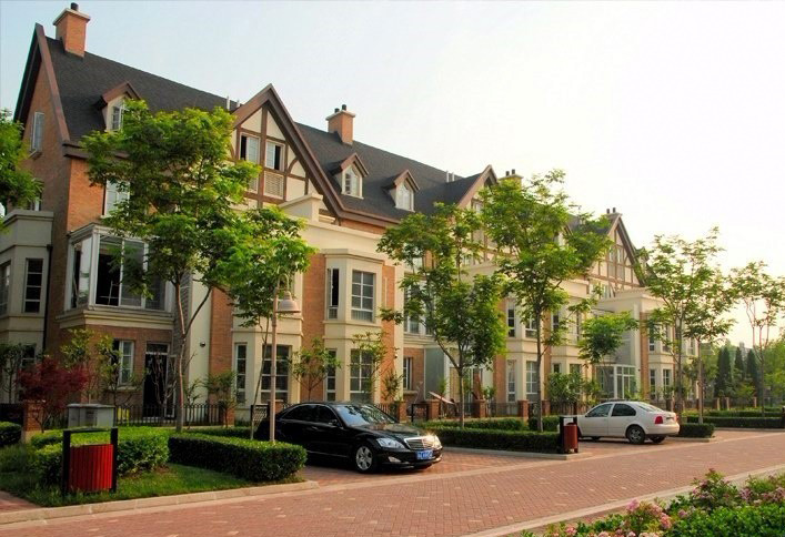  p>普罗旺世位于郑州金水区国基路与索凌路交汇处,是城市功能多元复合