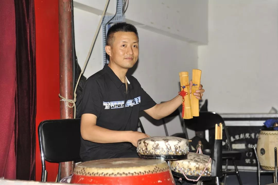  p data-id="go0hlg5tni">司鼓者,又称之为 