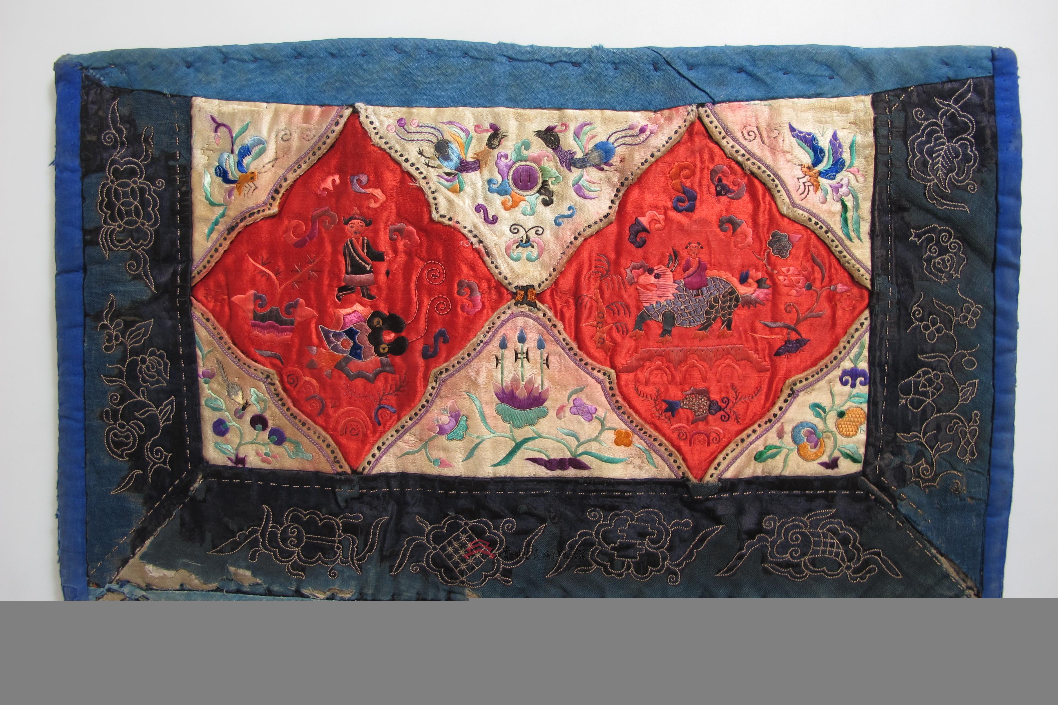 当代安顺汉族破线绣人骑麒麟纹背扇