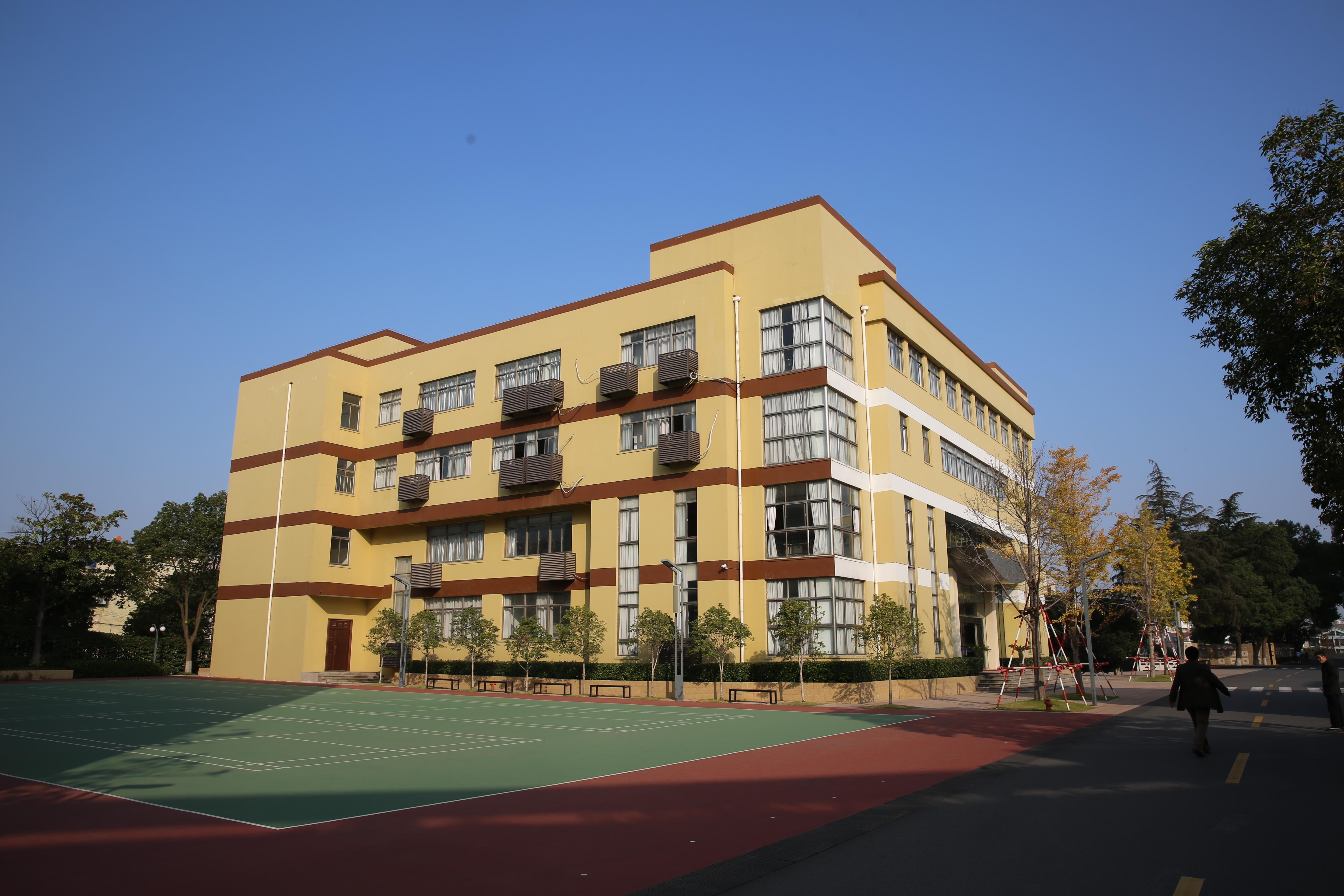 data-lemmaid="3748877">镇江市第三中学 /a>高中部整合组建而成