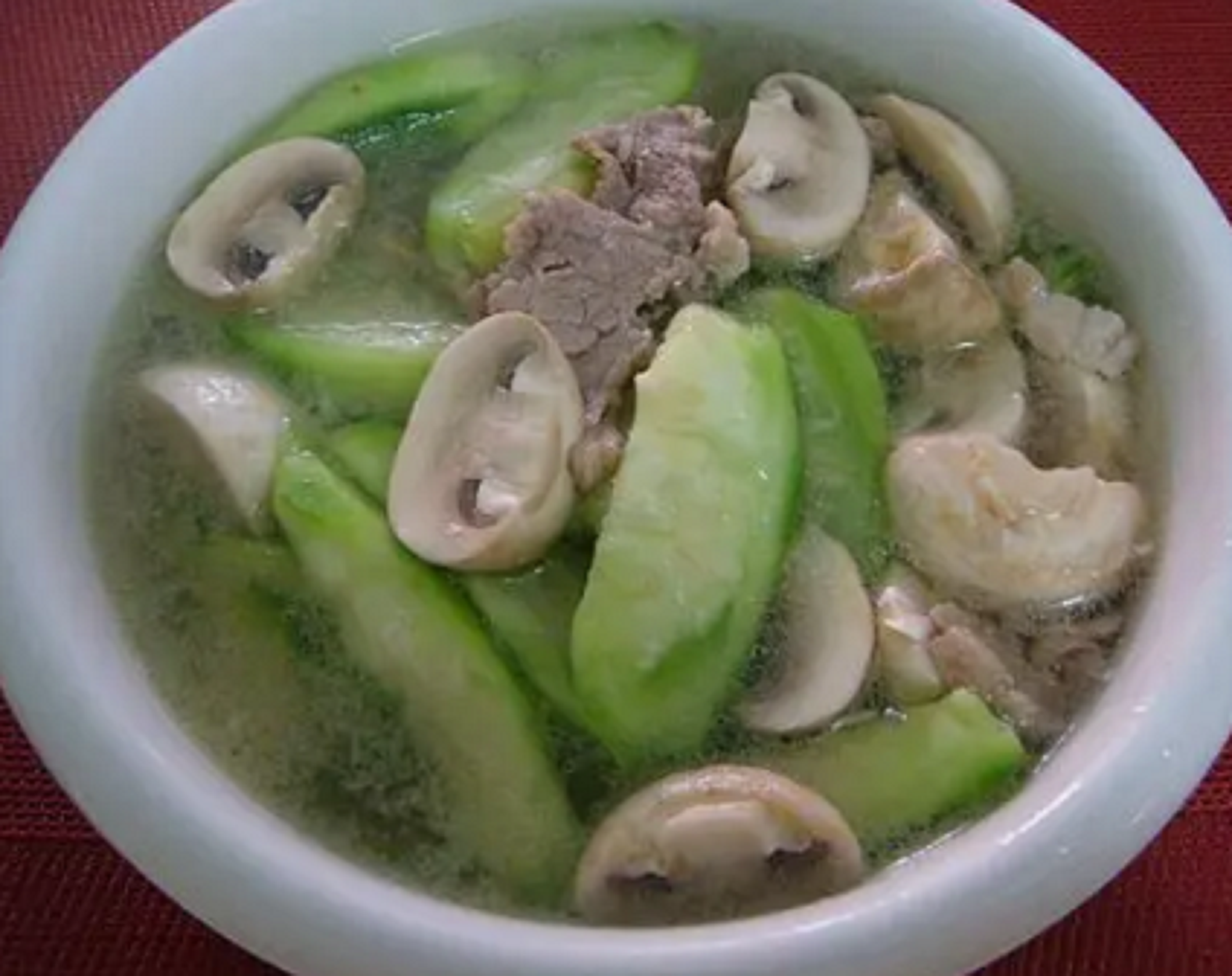 丝瓜草菇肉片汤