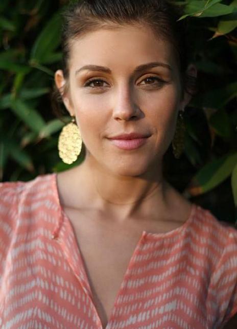  p data-id="gnx7nht0oa">lili mirojnick是一名演员,主要作品有