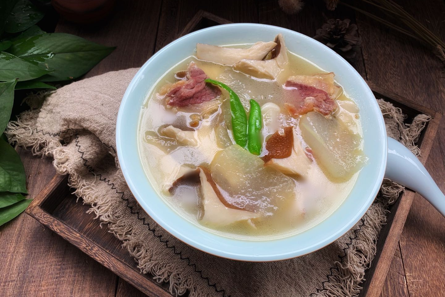 菇笋汤是一道由豆腐, a target="_blank" href="/item/竹笋/2104241"