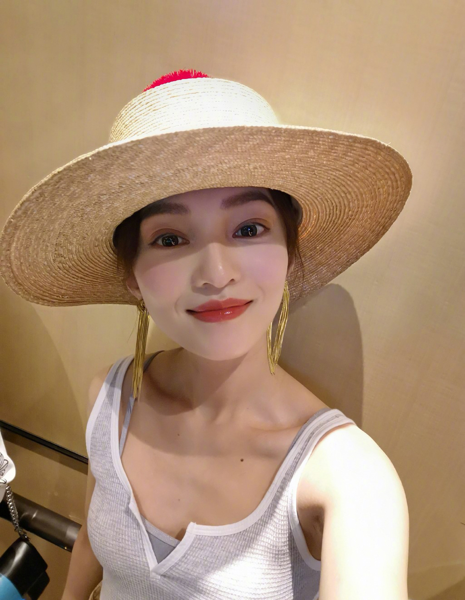  p>张韶涵(angela zhang),1982年1月19日出生于中国台湾省桃园市中坜