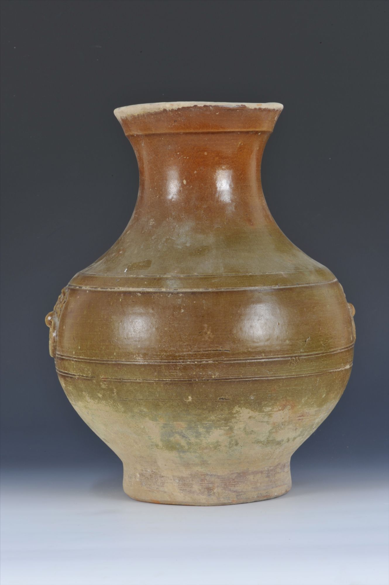  p>汉代酱釉弦纹铺首陶壶是一件汉代陶器,收藏于海南省博物馆. /p>