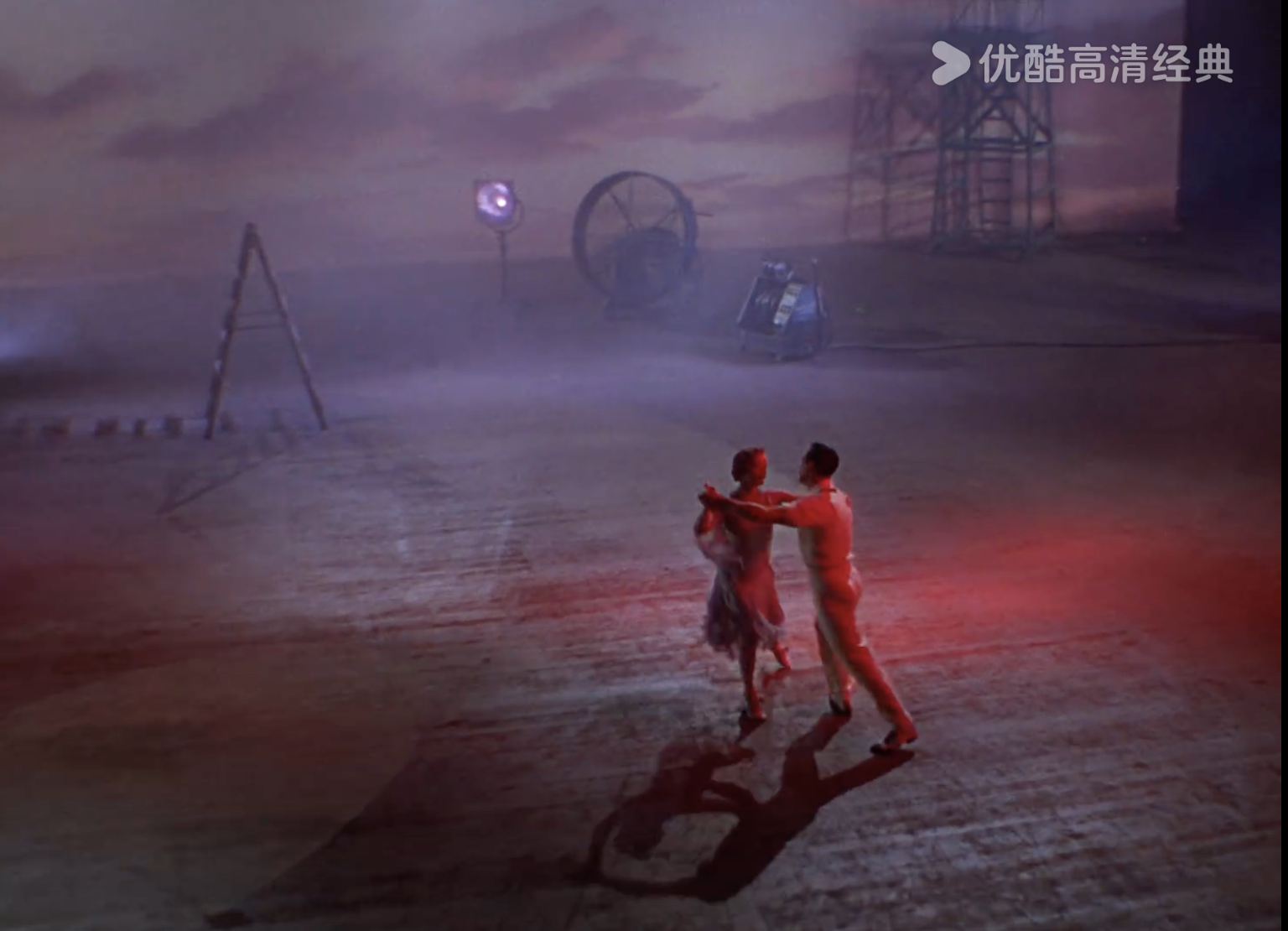 《雨中曲》：最适合雨天的治愈系电影，也是最经典的音乐歌舞片_百科TA说