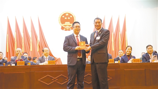  p>钟海军,男,汉族,1970年9月出生,籍贯江西瑞金