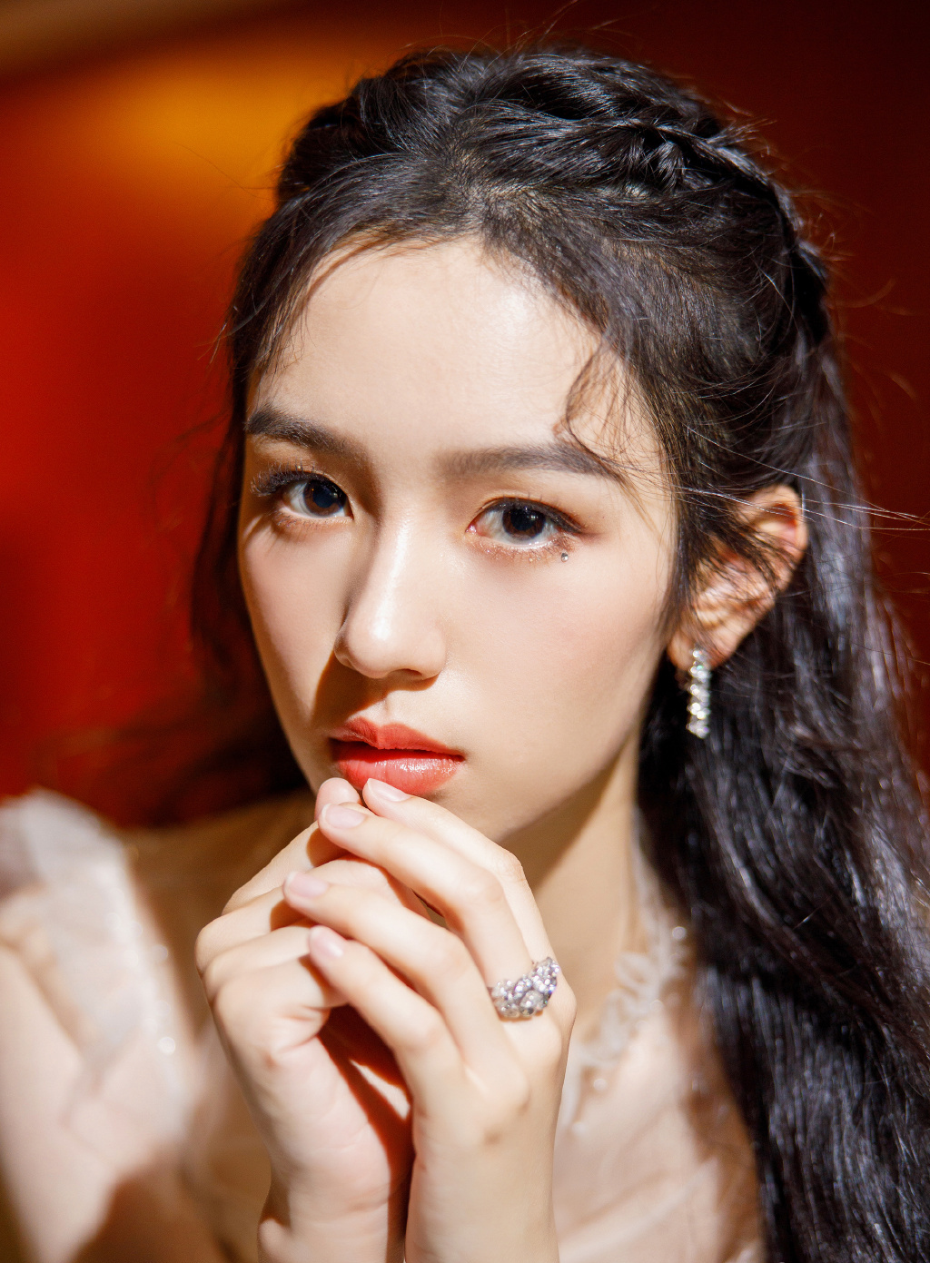  p>周也,1998年5月20日出生于重庆市,中国内地女