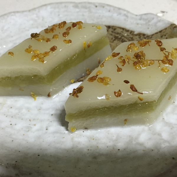  p>藕粉桂花糕,材料牛奶250克,藕粉210克,澄面100克,白砂糖30克(喜甜