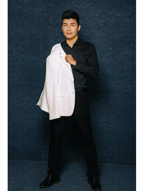 与编导专业,青年男歌手,原新疆自治区喀什地区疏勒县文工团独唱演员