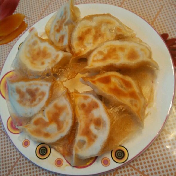 猪肉酸菜馅水煎饺