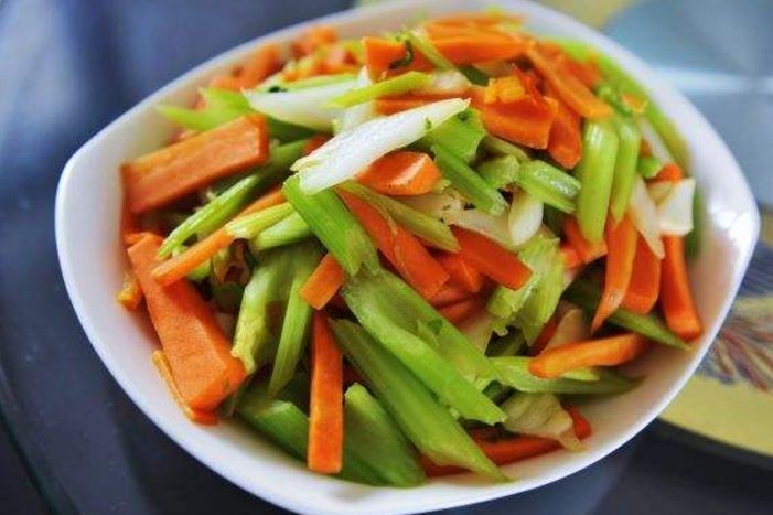 芹菜炒胡萝卜