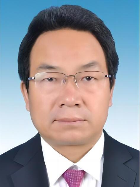  p>杨金钊,男,白族.现任云南省鹤庆县人大常委会党组书记,主任. /p>