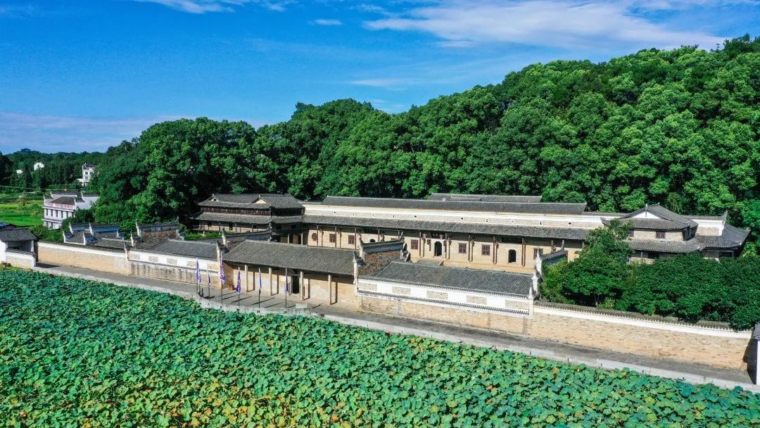 data-id="u4ikluaoczka">富厚堂,原称八本堂,又名毅勇侯第,是曾国藩的