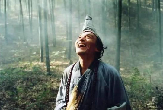 游本昌：小时与佛结缘，饰演济公，如今84岁高龄童心未泯_百科TA说
